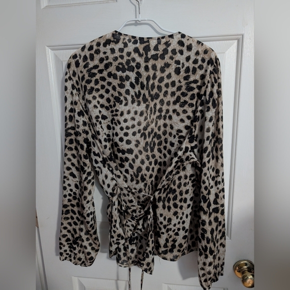 H&M Patterned Wrap-front Blouse Size XL (New) - Picture 7 of 10